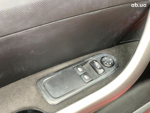 Peugeot 308 2010 красный - фото 22