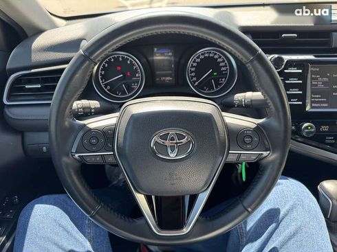 Toyota Camry 2020 - фото 17