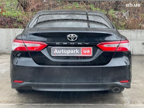 Toyota Camry 2018 черный - фото 5