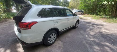 Mitsubishi Outlander 2020 белый - фото 3
