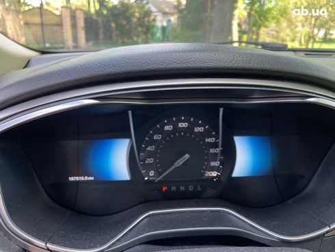 Ford Fusion 2015 красный - фото 28