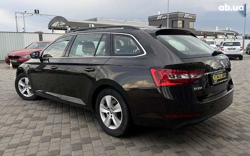 Skoda Superb 2019 - фото 5