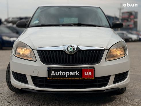 Skoda Fabia 2010 белый - фото 2