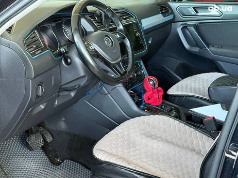 Volkswagen Tiguan 2018 черный - фото 11
