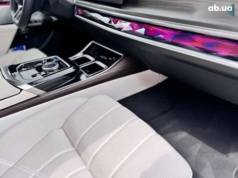 BMW i7 2023 - фото 29