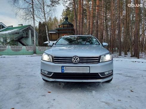 Volkswagen Passat 2013 серебристый - фото 2