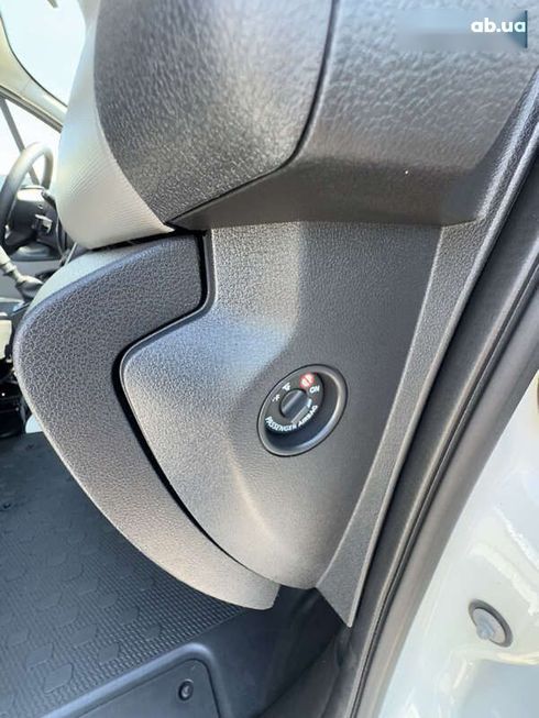 Renault Trafic 2018 - фото 28