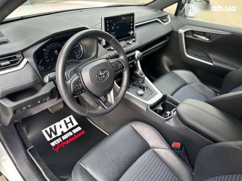 Toyota RAV4 2020 - фото 11