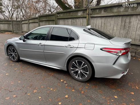 Toyota Camry 2019 серый - фото 11