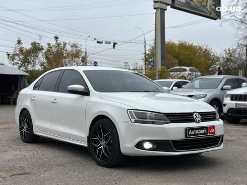 Volkswagen Jetta 2012 белый - фото 3
