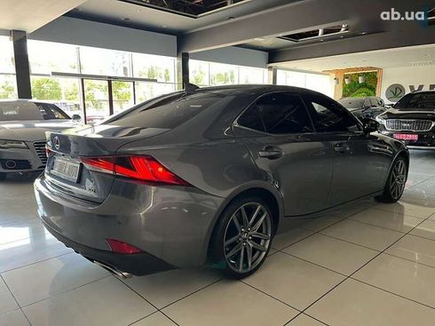 Lexus IS 2017 - фото 4