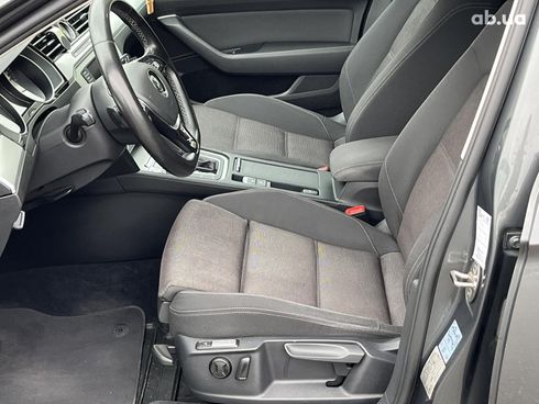 Volkswagen Passat 2015 серый - фото 30