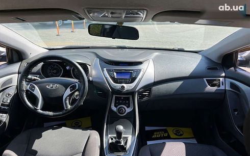 Hyundai Elantra 2012 - фото 11