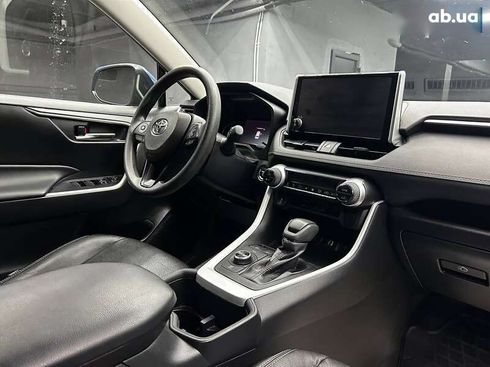 Toyota RAV4 2023 - фото 18