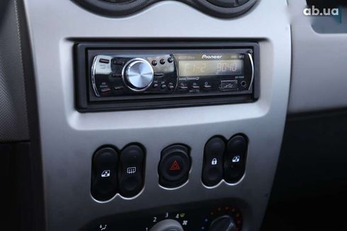 Renault Sandero 2011 - фото 16