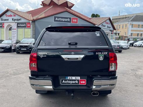 Toyota Hilux 2015 черный - фото 9