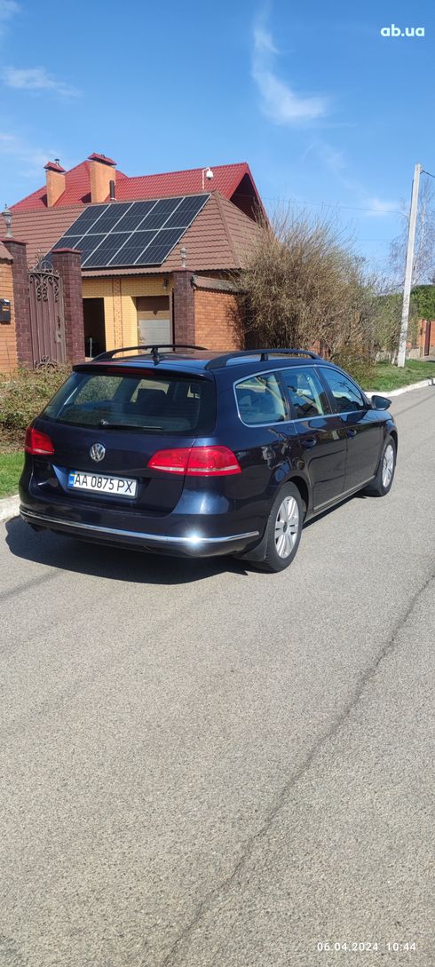 Volkswagen Passat 2014 синий - фото 2