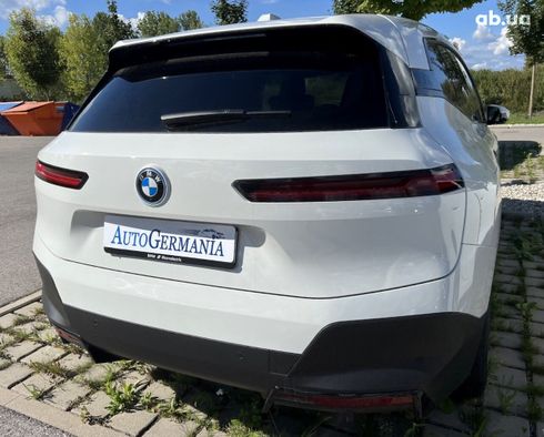 BMW iX 2022 белый - фото 19