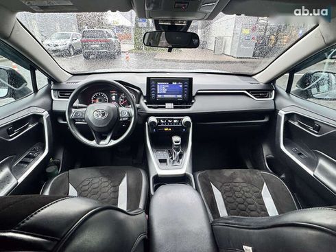 Toyota RAV4 2020 - фото 17