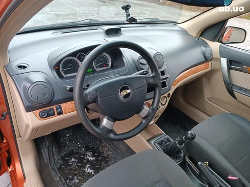 Chevrolet Aveo 2008 оранжевый - фото 13