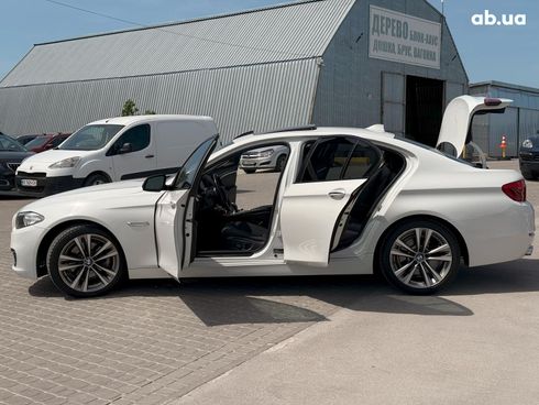BMW 5 серия 2016 белый - фото 28
