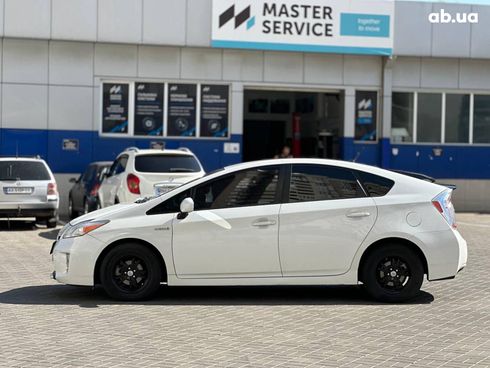 Toyota Prius 2012 белый - фото 7