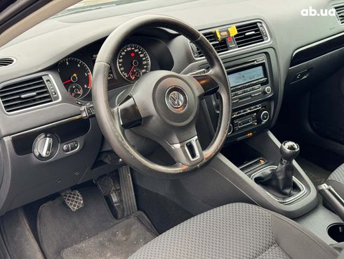 Volkswagen Jetta 2011 черный - фото 17