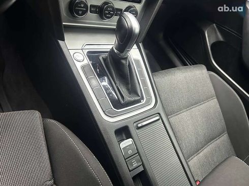 Volkswagen Passat 2018 - фото 12