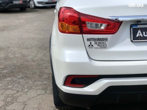 Mitsubishi Outlander 2018 белый - фото 12