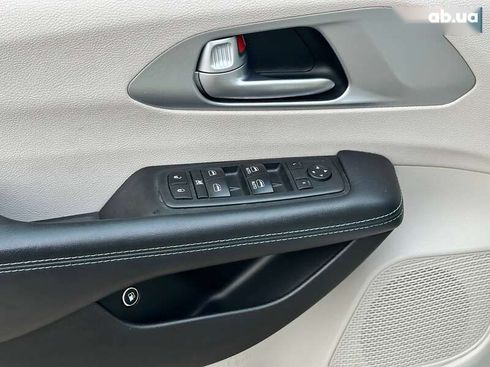 Chrysler Pacifica 2017 - фото 19