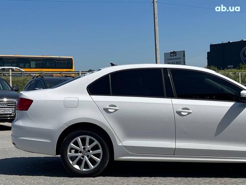 Volkswagen Jetta 2010 белый - фото 10