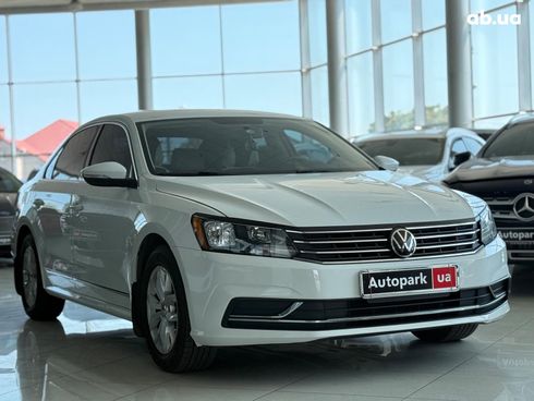 Volkswagen Passat 2016 белый - фото 3