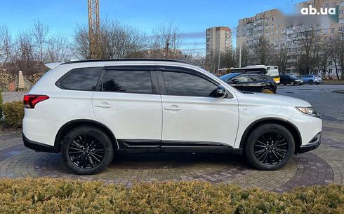 Mitsubishi Outlander 2020 - фото 8