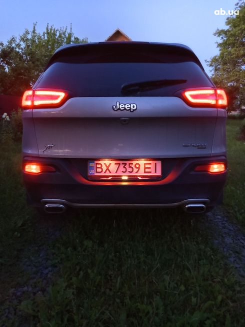 Jeep Cherokee 2016 серебристый - фото 6