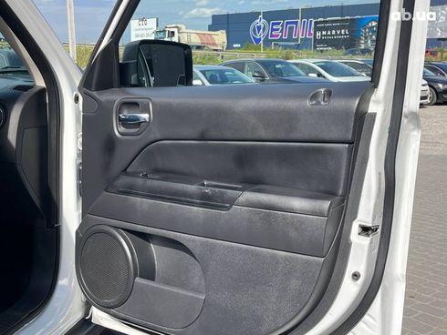 Jeep Patriot 2014 белый - фото 14