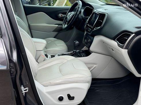 Jeep Cherokee 2018 серый - фото 27