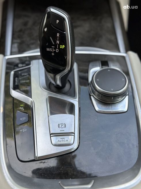 BMW 7 серия 2016 черный - фото 16