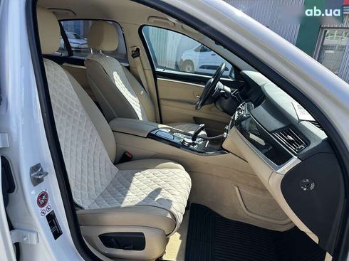 BMW 5 серия 2016 - фото 29