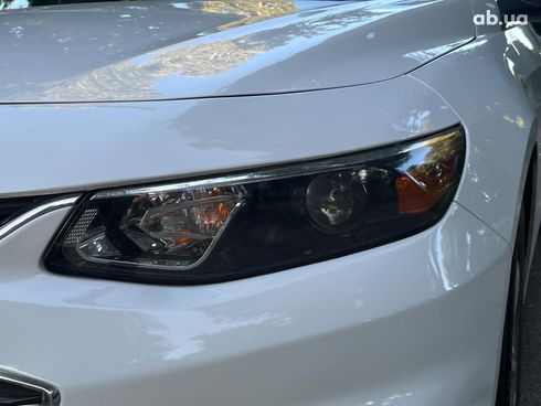 Chevrolet Malibu 2017 белый - фото 5