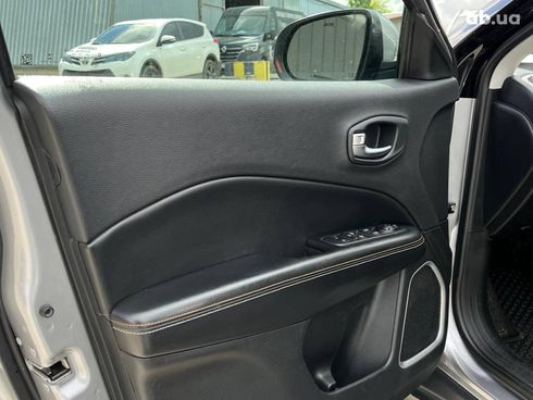 Jeep Compass 2018 серый - фото 12