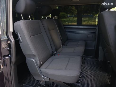 Volkswagen Caravelle 2017 синий - фото 18