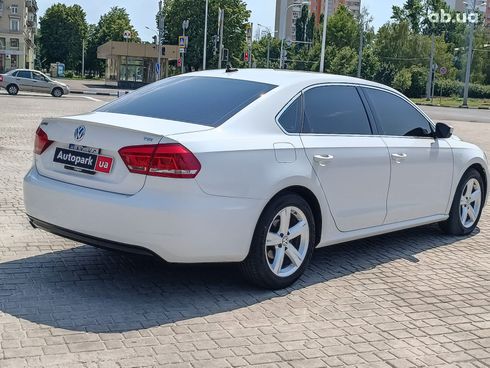 Volkswagen Passat 2015 бежевый - фото 8