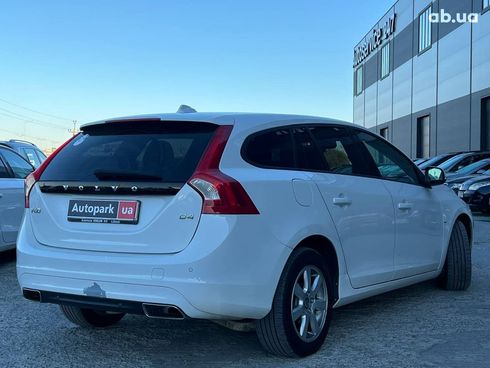 Volvo V60 2014 белый - фото 7