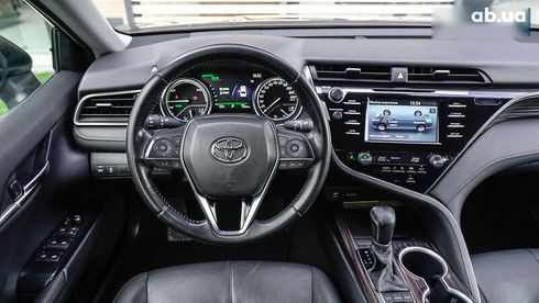 Toyota Camry 2020 - фото 9