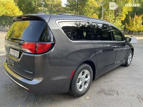 Chrysler Pacifica 2017 - фото 8