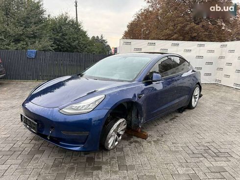 Tesla Model 3 2021 - фото 2