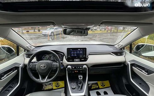 Toyota RAV4 2021 - фото 15