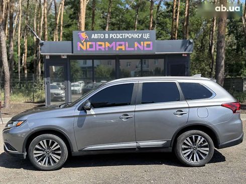 Mitsubishi Outlander 2020 - фото 2