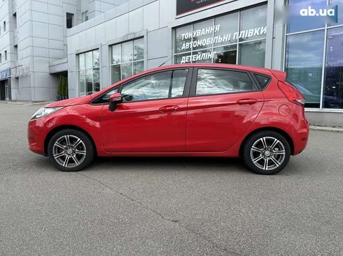 Ford Fiesta 2011 - фото 4