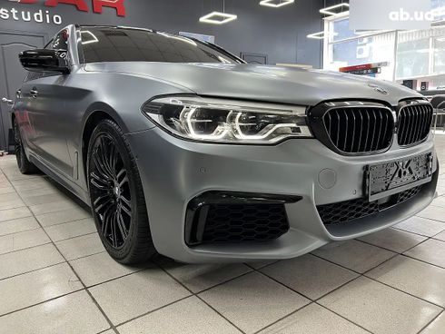 BMW 5 серия 2018 серый - фото 2